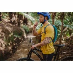 Macpac Amp H²O 2L Green Hydration Backpack 7 Macpac Amp H²O 2L Green Hydration Backpack -Hiking Gear and Packs shop BCF 644430 05 hi res